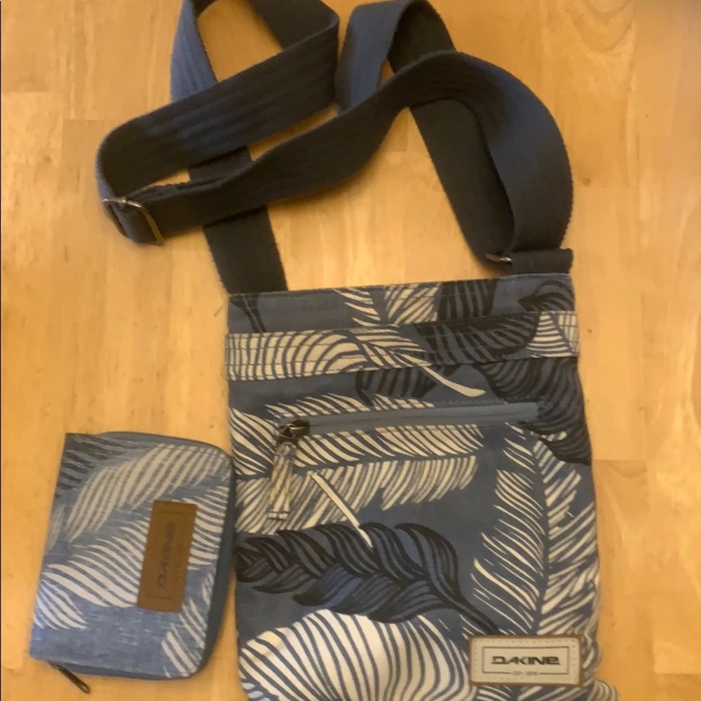 Dakine crossbody bag with wallet